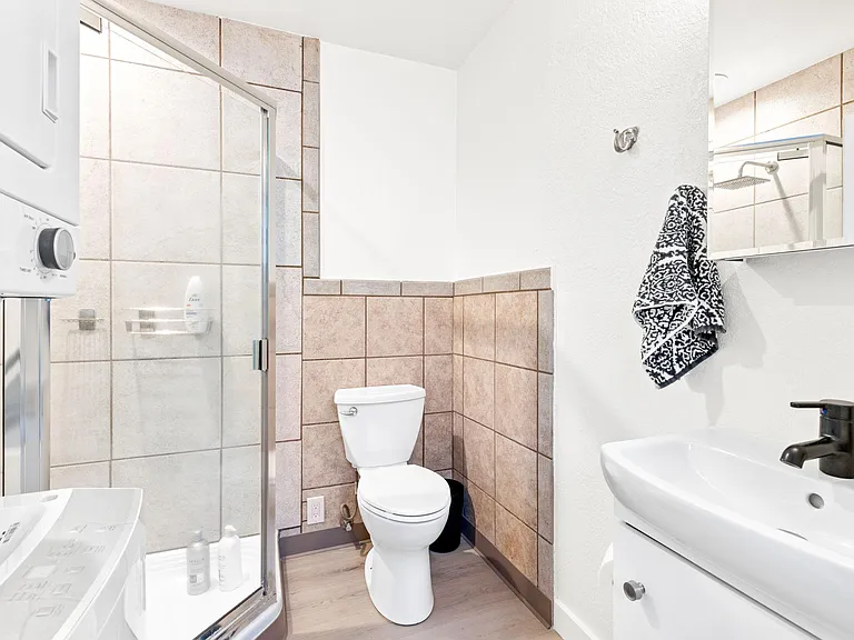 1081 Evans Ave #1 — Photo 16
