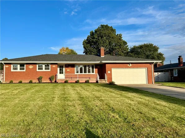 2595 Frostwood Dr, Youngstown, OH 44515