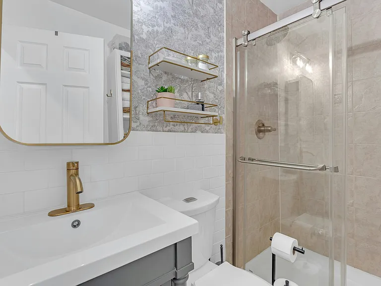 235 Monroe St #17 — Photo 9
