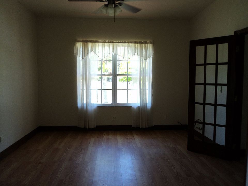 office with frech doors 