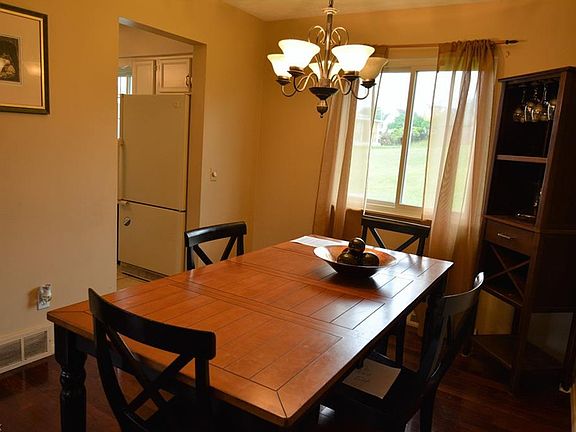 4th image of 6740 Deer Ct