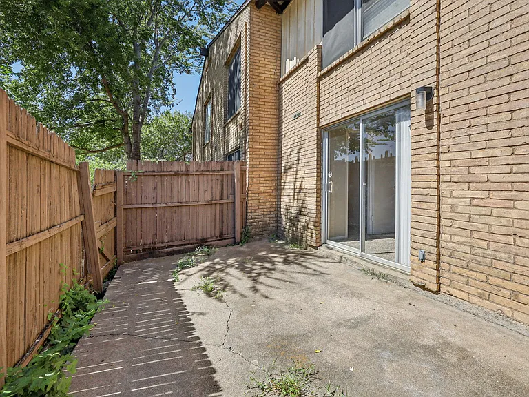 Premier Gardens Apartments — Photo 46