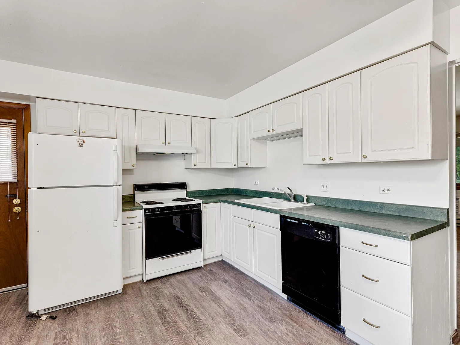 410 W Jackson St — Photo 2