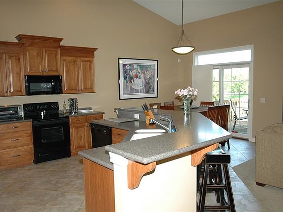 4th image of 2876 Villa Ct