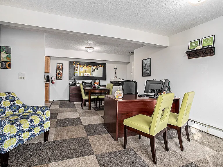 Lakeside Apartments — Photo 8