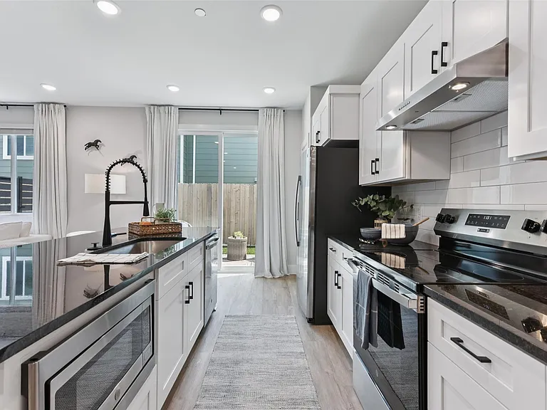 9304 Felix Sparke Dr — Photo 7