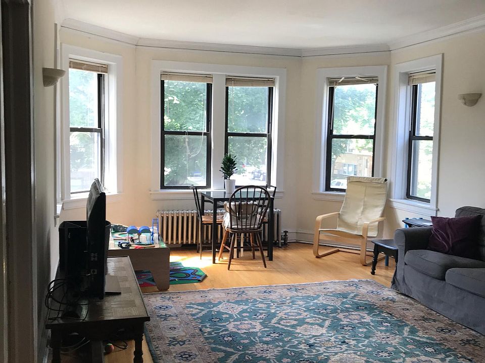 1st image of 2660 W Winnemac Ave