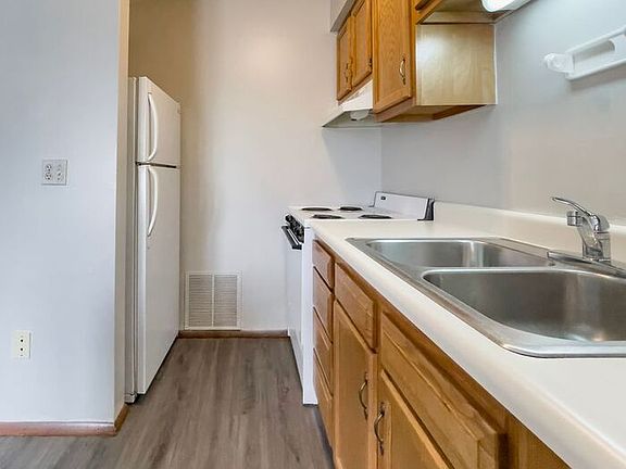 3rd image of 212 N Martin St #224