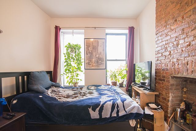1st image of 487 Chauncey St #1