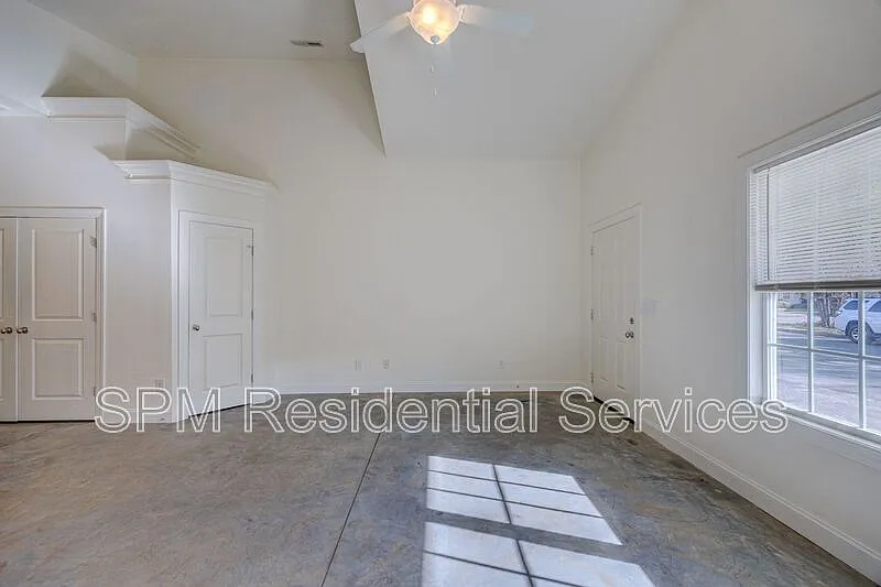 1 bed, 1.0 bath, 900 sqft, $1,295 — Photo 3