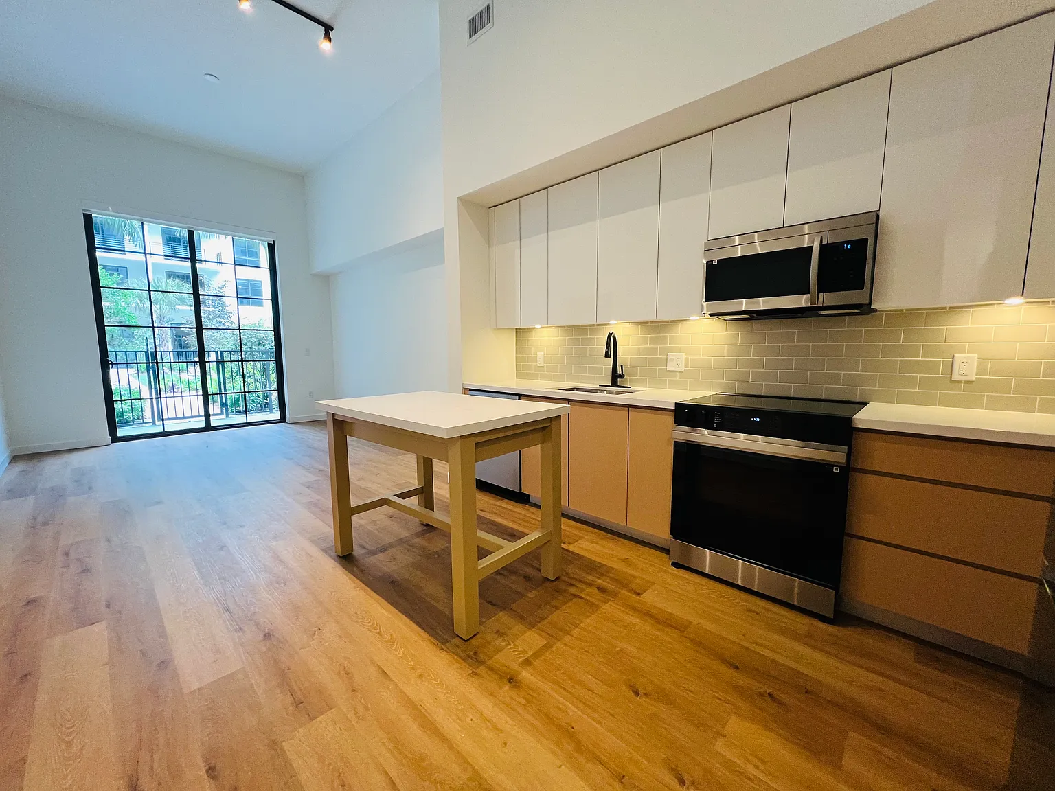 1 bed, 800 sqft, $2,950 — Photo 4