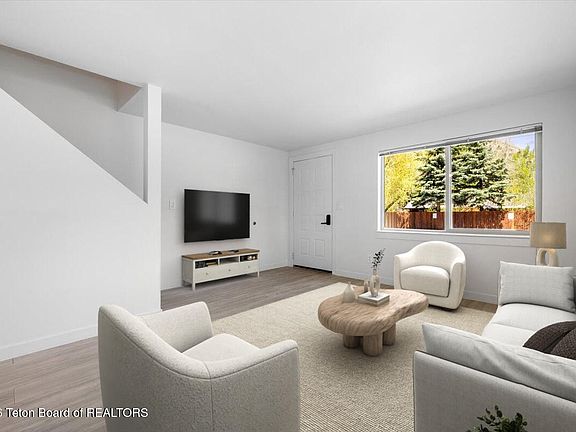 5th image of 365 N Glenwood St APT A