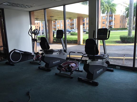 4th image of 9310 Fontainebleau Blvd APT 604