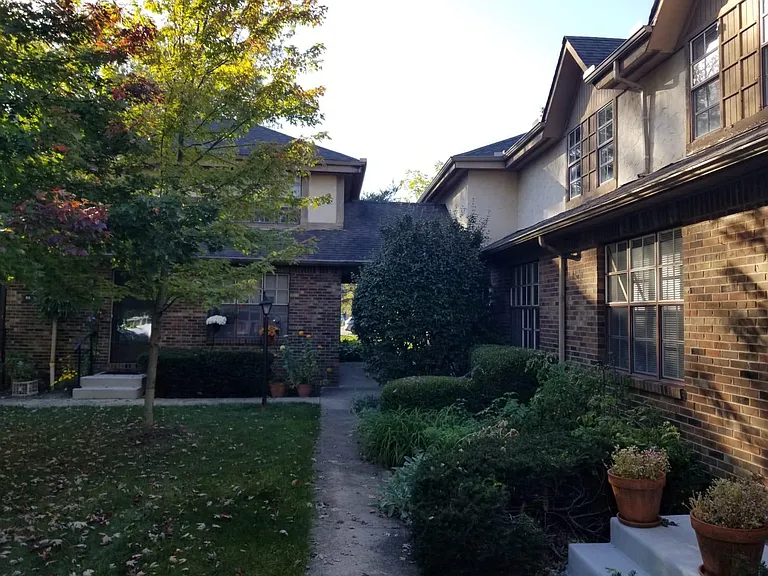 89 Stornoway Dr W — Photo 15