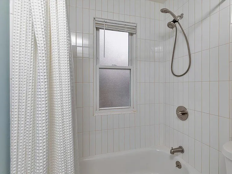 271 E Woodland St — Photo 31