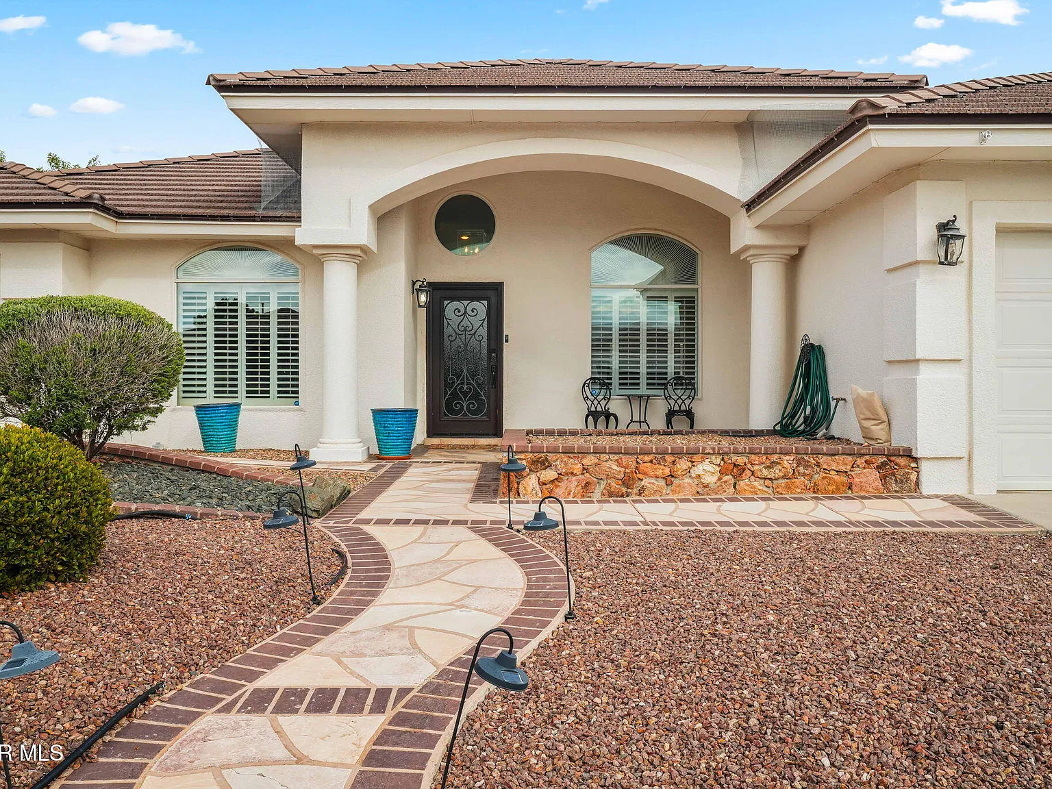 4 bed, 2.5 bath, 2610 sqft, $3,400 — Photo 2
