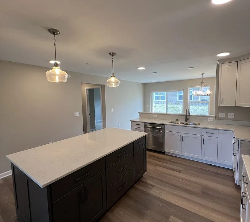 1063 Anchor Ave W