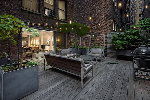 Sold by Poljan Properties Inc. | media 11