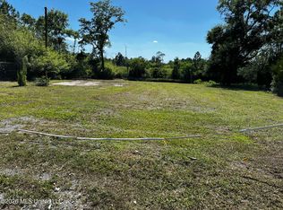 201 Livingston Dr, Pass Christian, MS 39571