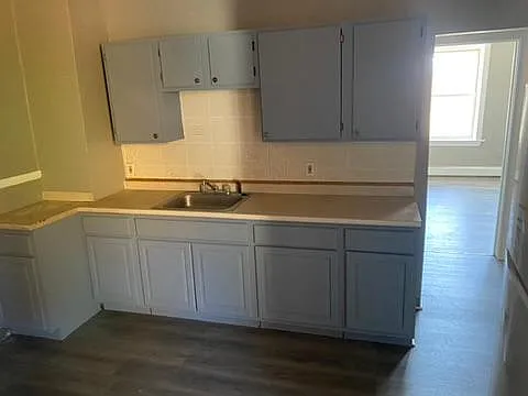 3 bed, 1200 sqft, $2,650 — Photo 3