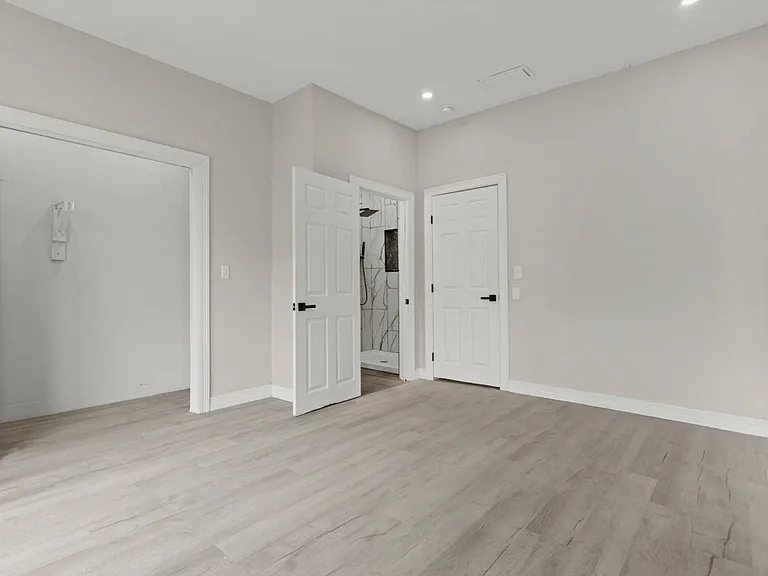 760 E Johnson St — Photo 13
