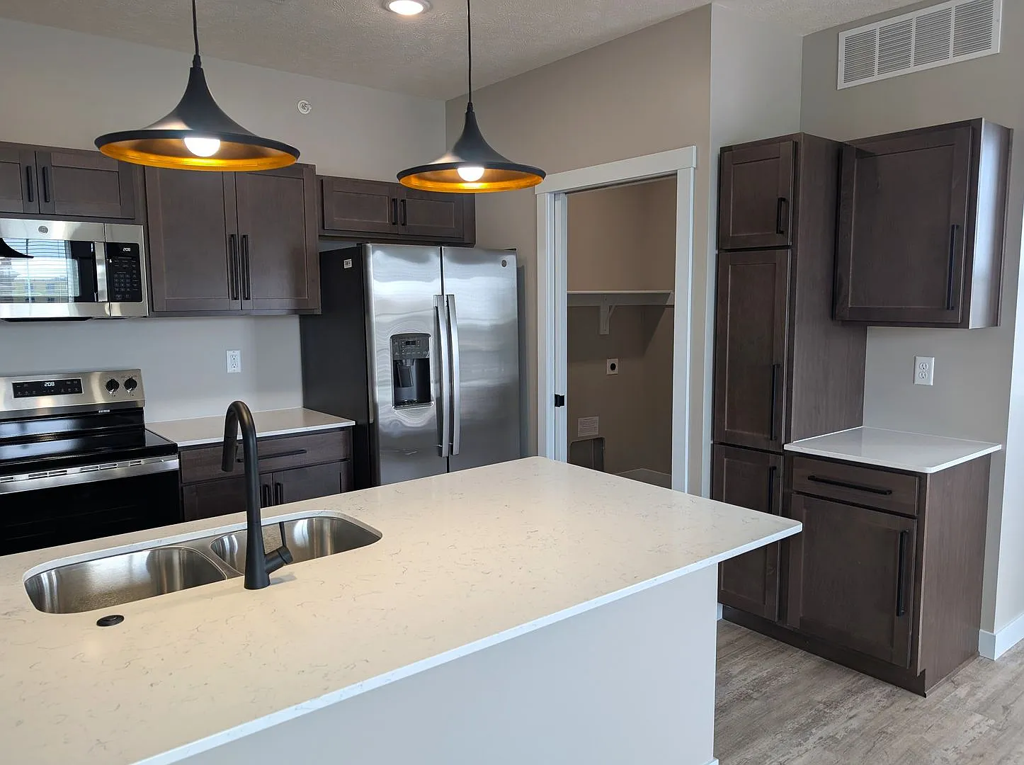 2512 Hudson Way — Photo 2