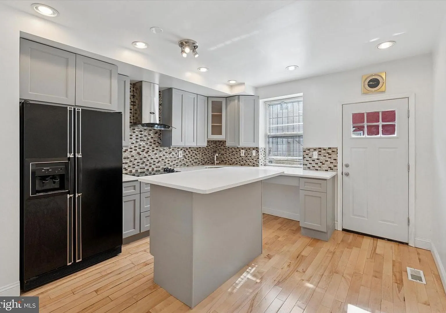 Updated 2BR Townhome with Dual Ensuite Baths, Hardwood Floors & Private Patio in Grays Ferry — Photo 1
