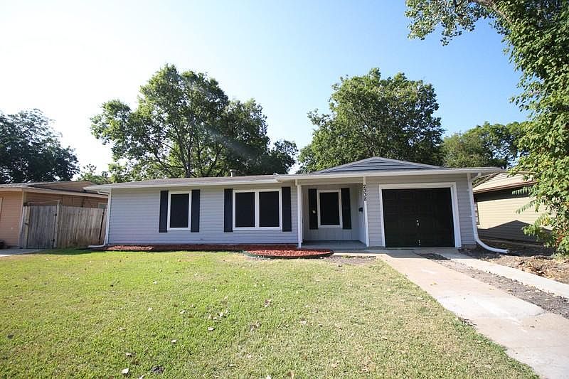1st image of 2338 Bluffton Dr