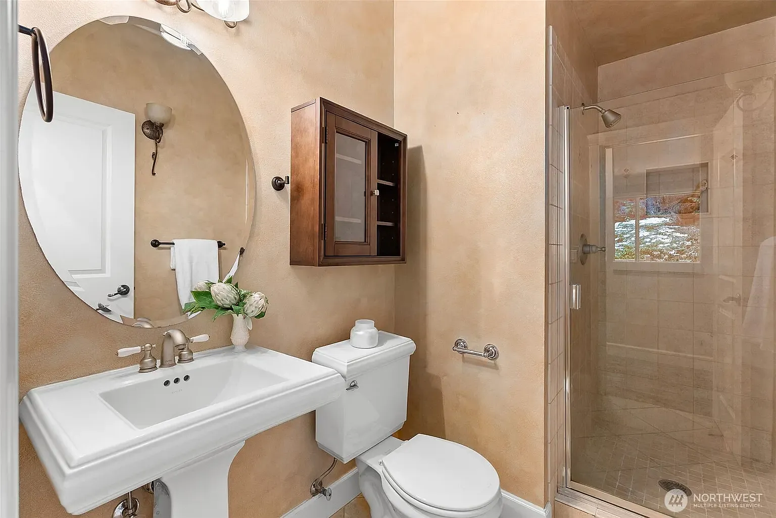 4 bed, 4056 sqft, $5,750 — Photo 2