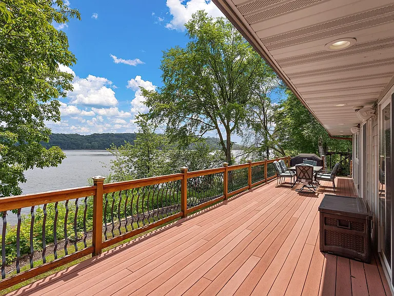 118 Lakeside Dr — Photo 4