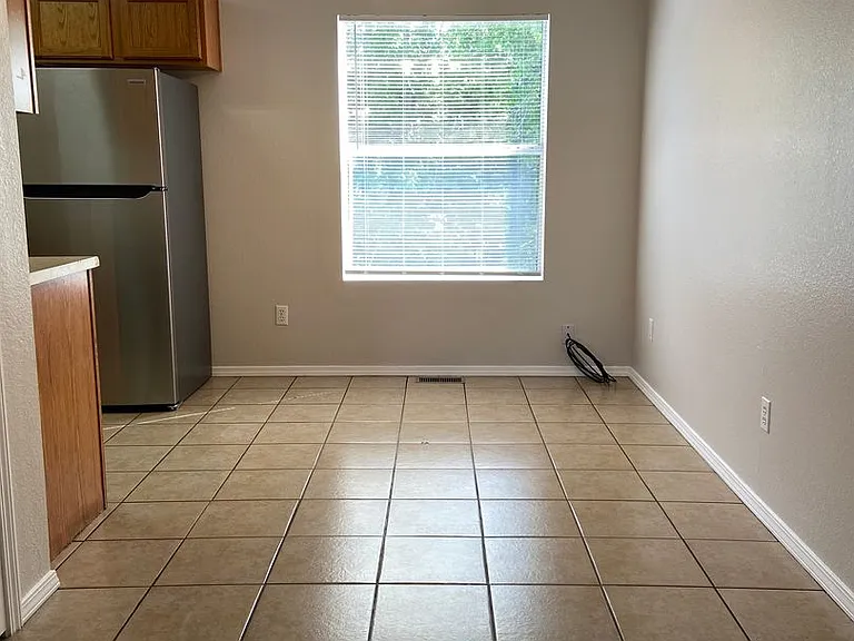 501 Twin Oaks — Photo 12