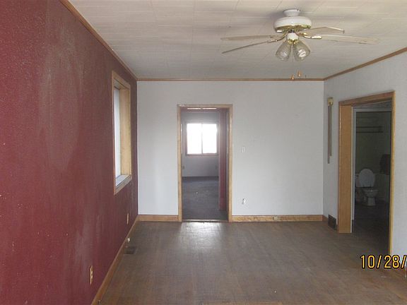 4th image of 705 W Park St