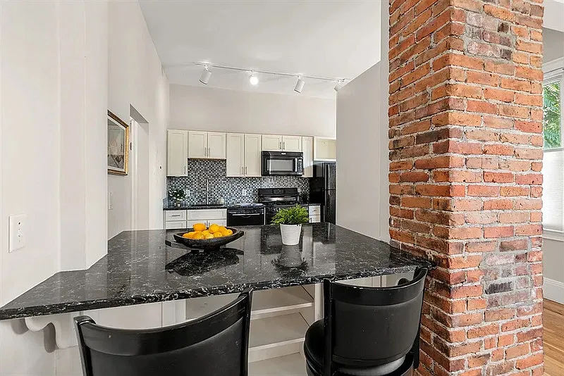1 bed, 1.0 bath, 617 sqft, $1,920 — Photo 4