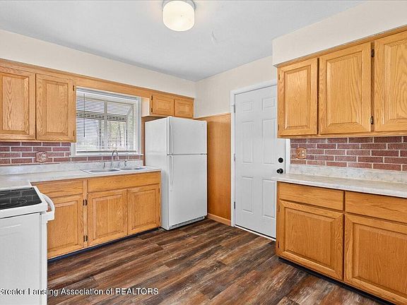 3rd image of 6223 Hilliard Rd