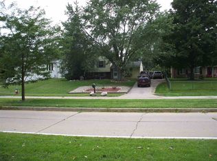 3721 Riverside Dr, South Bend, IN 46628