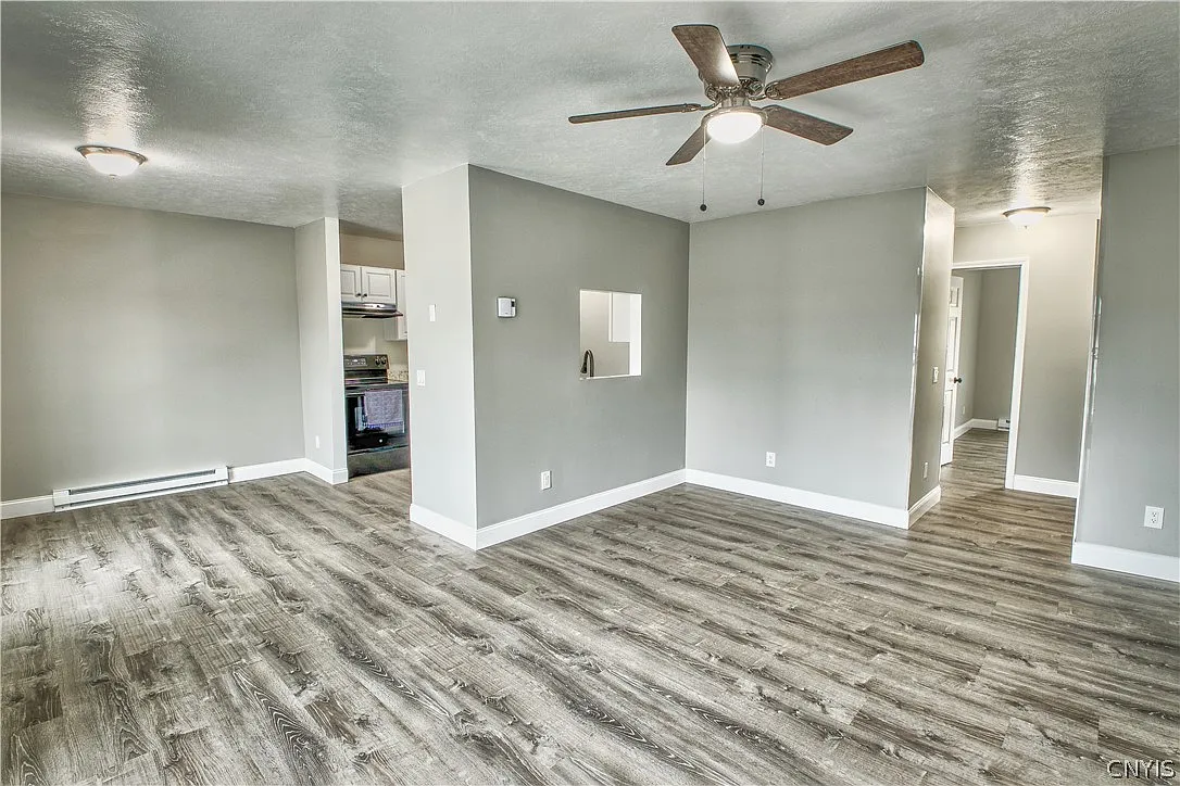 2 bed, 1.0 bath, 900 sqft, $1,100 — Photo 2