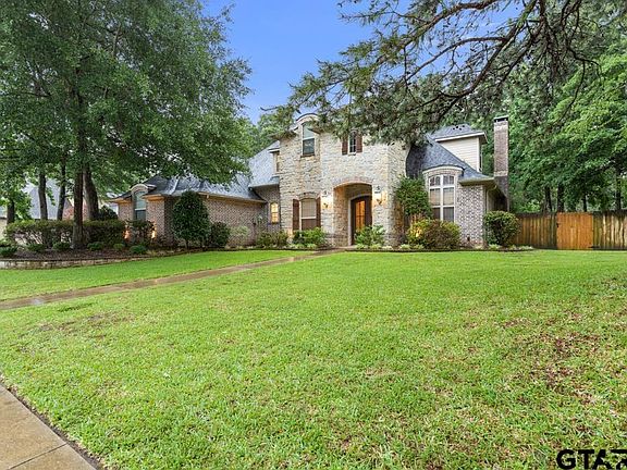 3rd image of 2104 Dueling Oaks Dr