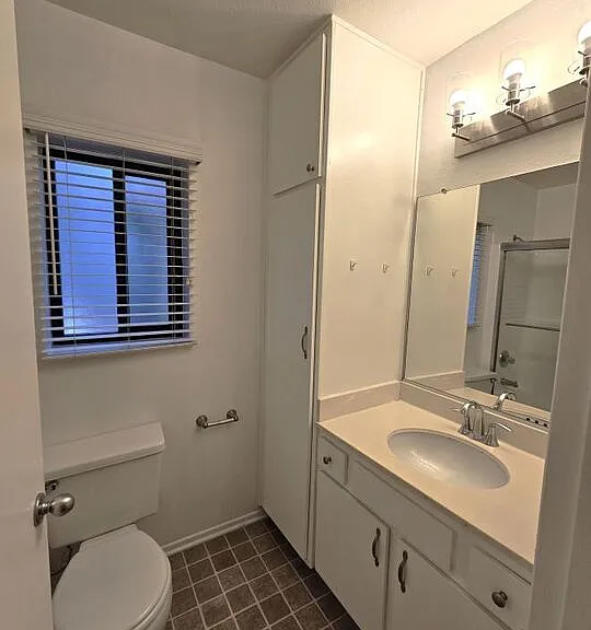 2349 S Bentley Ave #8 — Photo 18