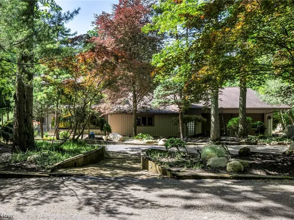 35550 Hanna Rd, Willoughby Hills, OH 44094