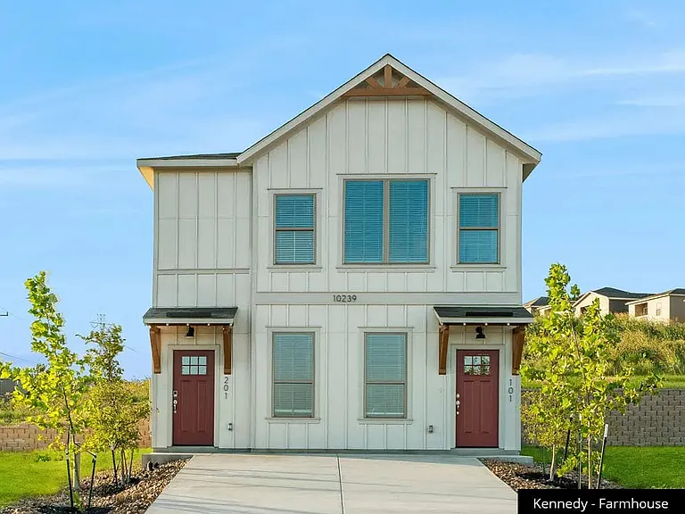 7207 Magnolia Vlg #101 — Photo 1