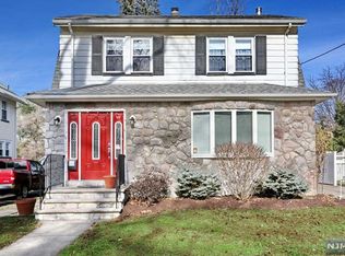 111 Winter Pl, Mahwah, NJ 07430