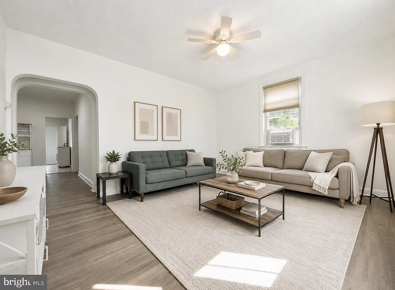 2 bed, 1.0 bath, 928 sqft, $2,400 — Photo 1