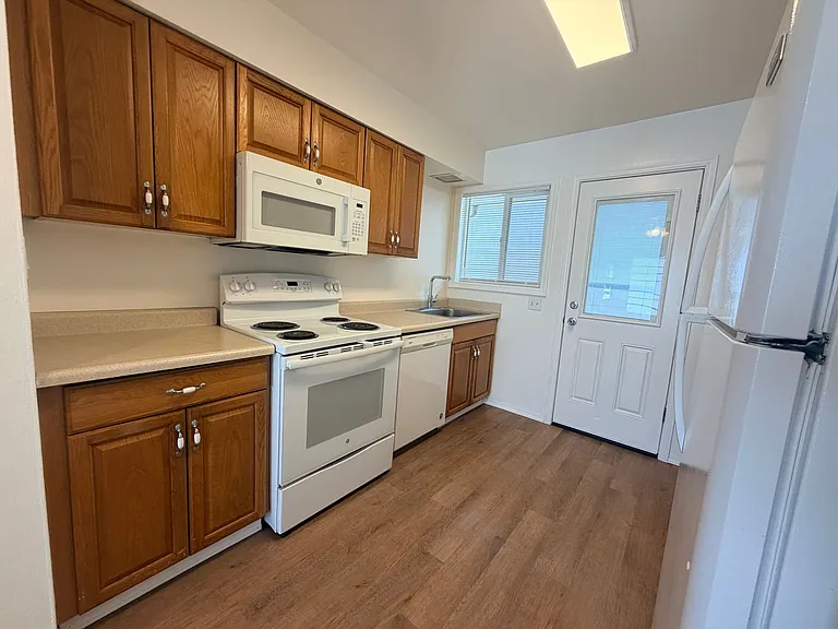 525 NE 113th Ave — Photo 5