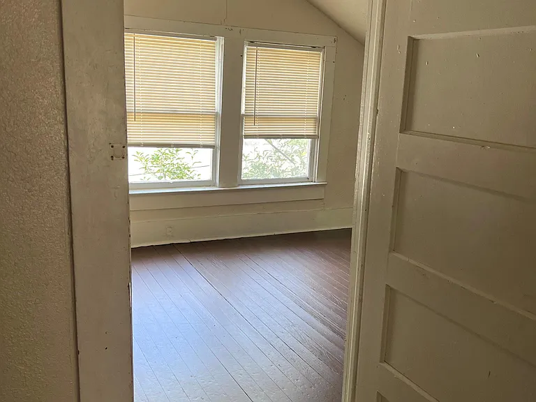 2212 N Beaton St — Photo 3