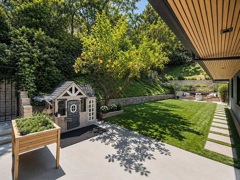 9410 Eden Dr — Photo 46