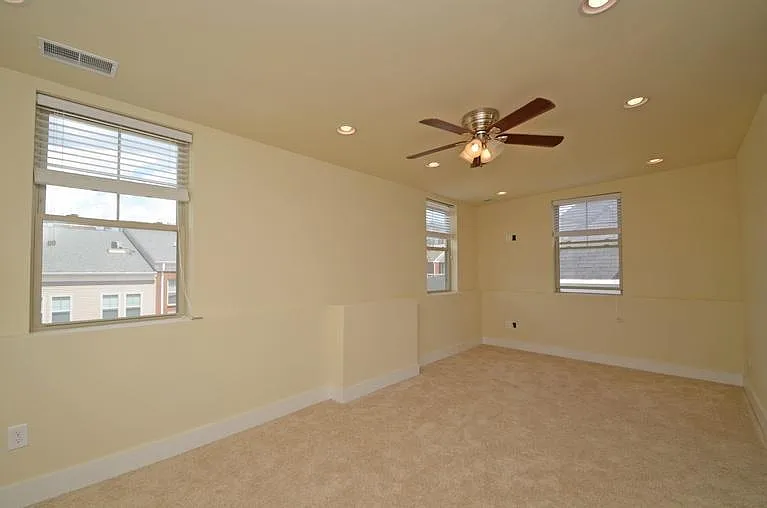 4 bed, 3.5 bath, 2600 sqft, $3,398 — Photo 4