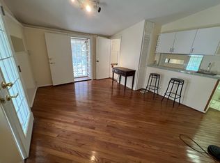 408 S 45th St #1R, Philadelphia, PA 19104