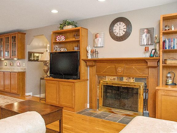 5th image of 1865 Farmview Dr