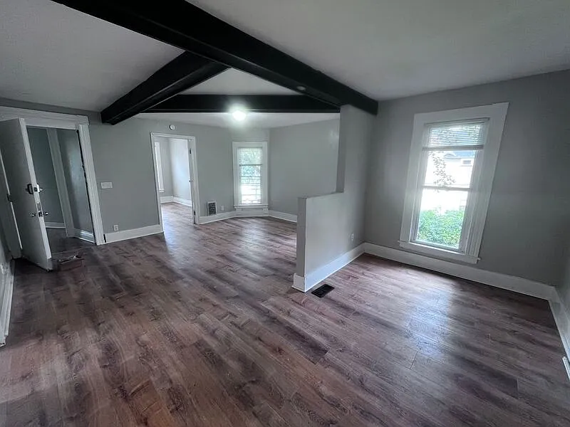 2 bed, 1.0 bath, 790 sqft, $1,200 — Photo 2