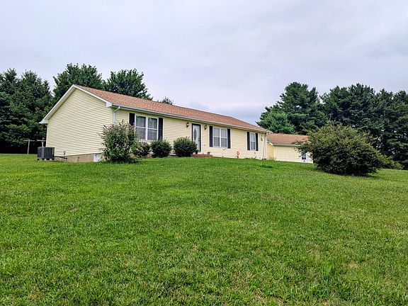 2nd image of 213 Smith Farm Rd NE